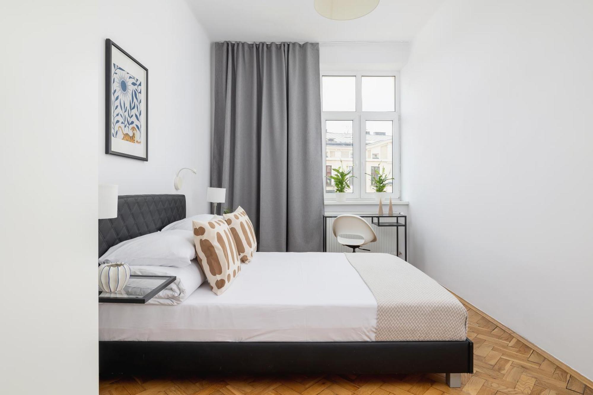 1-Bedroom Apartment With Balcony - Dluga 65 Krasków Εξωτερικό φωτογραφία