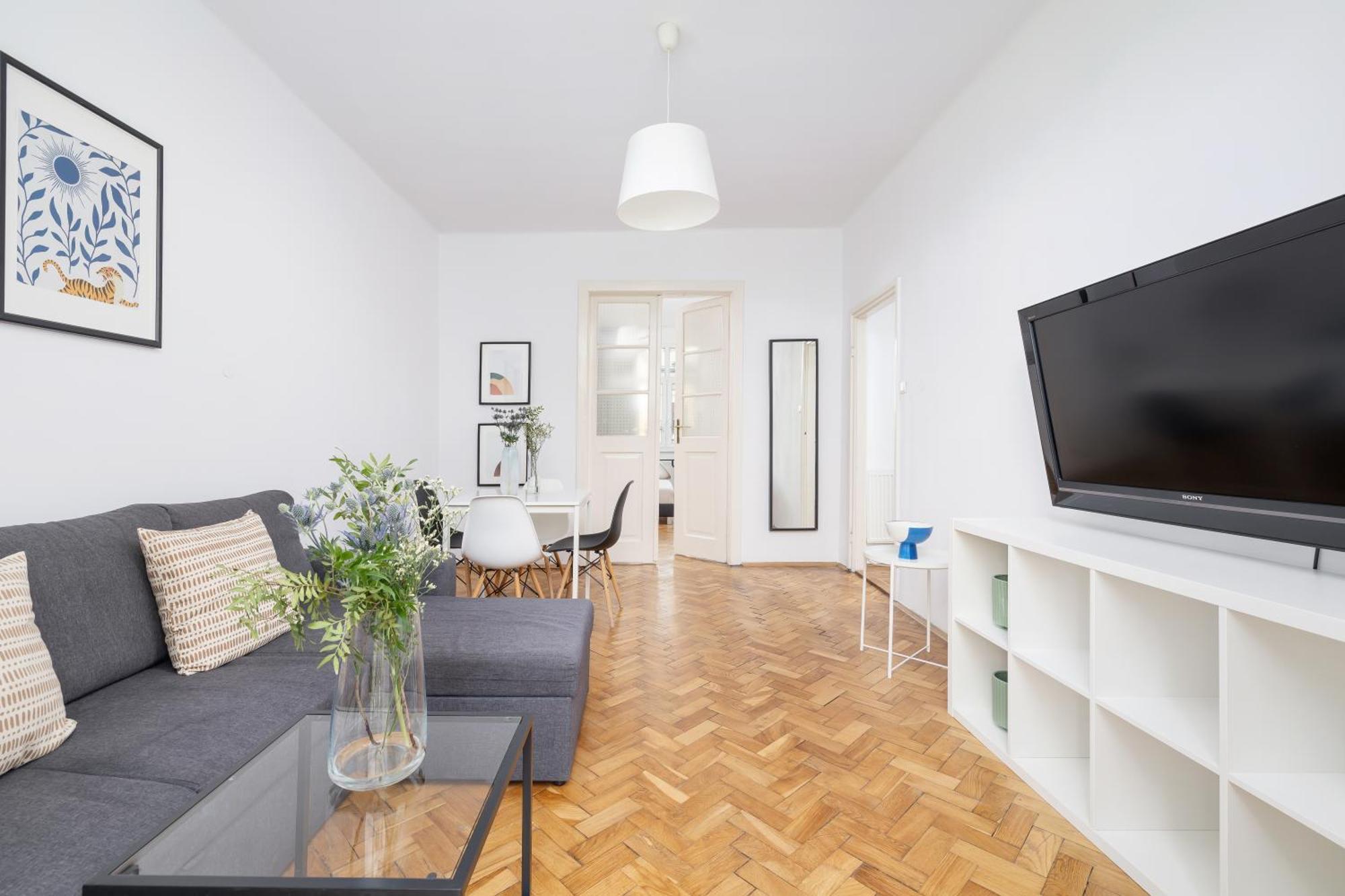1-Bedroom Apartment With Balcony - Dluga 65 Krasków Εξωτερικό φωτογραφία